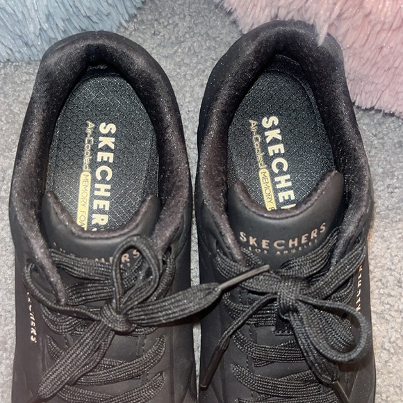 Sketchers Sneakers - Picture 6 of 7